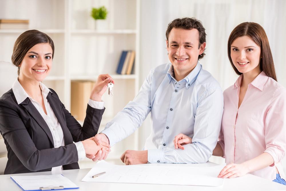 In 4Q2022, sales of real estate investments dropped by 22% year over year to $4.5 billion